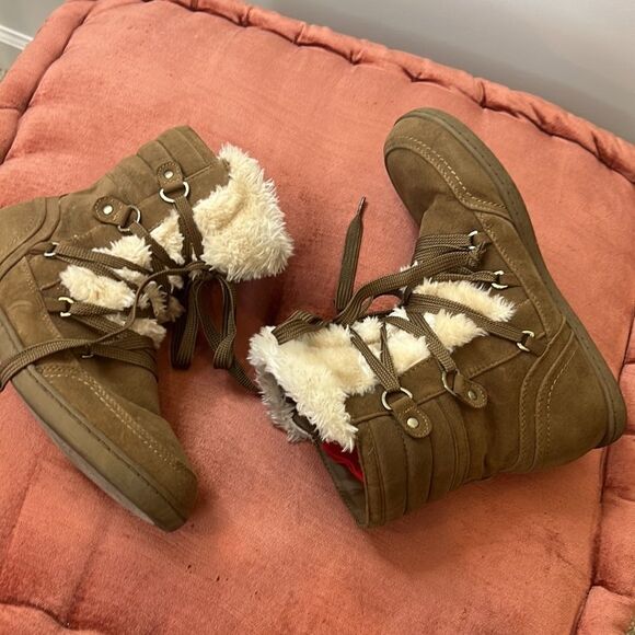 Guess Brown Sueded Lace Up Boots with Faux Fur Trim - Size 8.5 - Picture 1 of 10